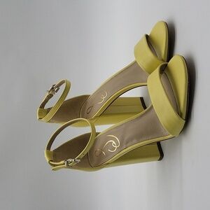 1325- Sam Edelman Yaro Butter Color Ankle Strap Size 7.5 M NWT